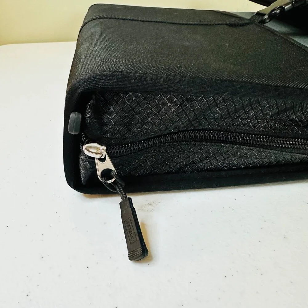 Black Staples 3-Ring D-Ring Zipper Binder Pockets Adjustable Strap
